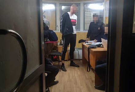 Задержаны бабушки, хулиганы и наркоман